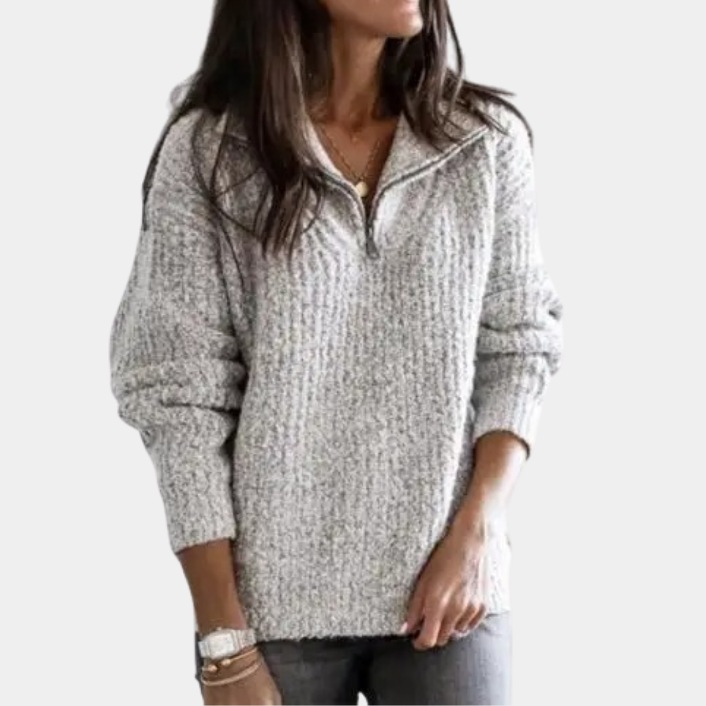 Frau in grauem Strickpullover mit Reißverschluss, lässige Mode, Herbstkleidung.
