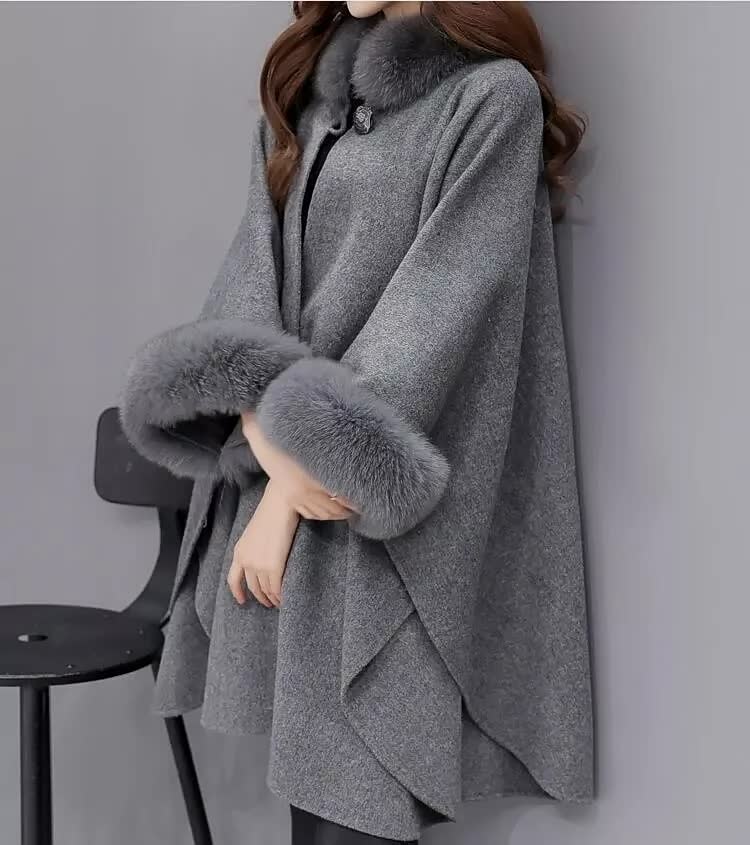 Grauer Damen-Wollmantel mit Kunstpelzkragen und -ärmeln, elegant, warm, modisch.