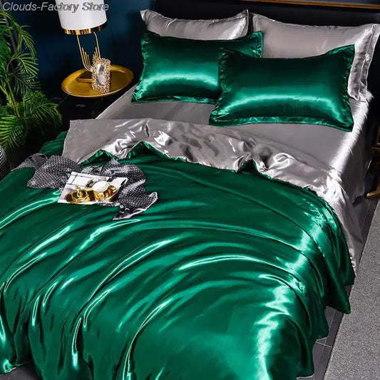 Grünes Seidensatin-Bettwäsche-Set, luxuriös, glänzend, mit Kissenbezügen, Schlafzimmer-Dekor.