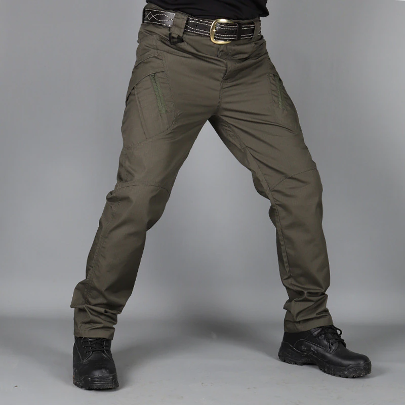 Taktische grüne Hose, robustes Material, Outdoor, mit Taschen, ideal für Wandern und Abenteuer.