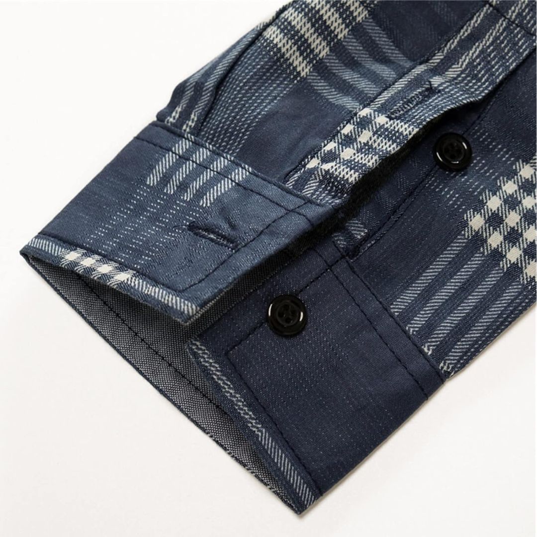 Dunkelblaues kariertes Hemd, Baumwolle, Manschette mit Knöpfen, Herrenmode, elegant.