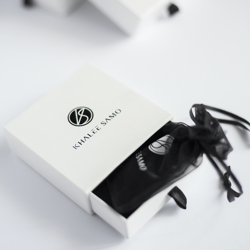 Khalee Samo Schmuckset, Zirkonia, Kette und Armband, schwarz-weiß, elegante Geschenkbox.