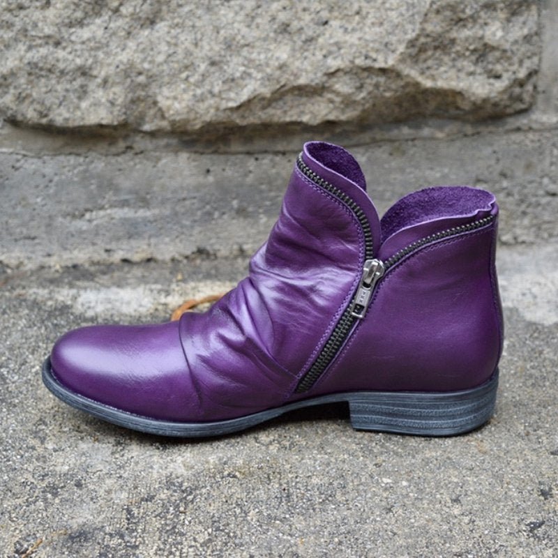 Lila Lederstiefelette mit Reißverschluss, Damenmode, Herbst-Winter, trendige Schuhe.