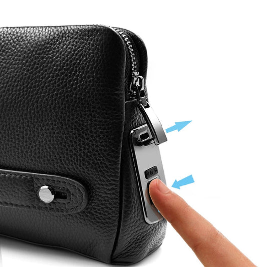 Herrclutch i läder med antistöldfunktion och fingeravtryckslås – svartblå