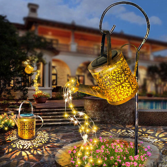 Solarbetriebene Gießkanne mit LED-Lichterkette, dekorative Gartenbeleuchtung, Metall, gelb.