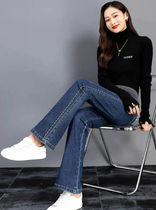 Trendiga flared damjeans – Alessa