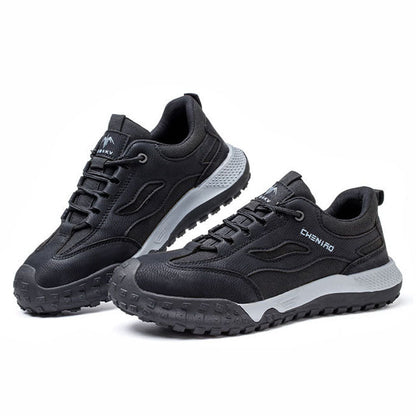 Schwarze Outdoor-Sneaker für Herren, rutschfeste Sohle, atmungsaktiv, ideal für Wandern.