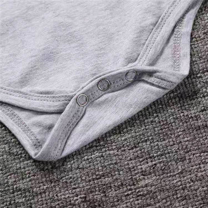 Långärmad babybody med tatueringsärmar i tryckdesign – Rockbaby