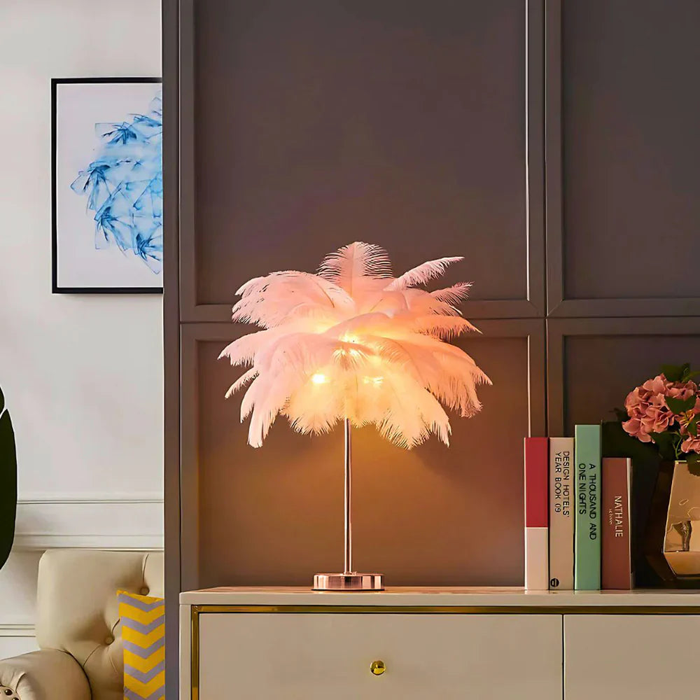 Rosa Federlampe auf Tisch, moderne Dekoration, Wohnzimmerbeleuchtung, elegantes Design