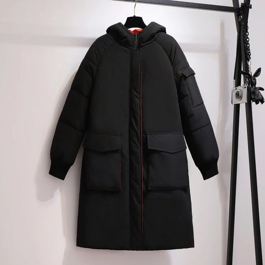 Schwarzer Wintermantel mit Kapuze, lange Ärmel, große Taschen, warm, modisch, Damenbekleidung.