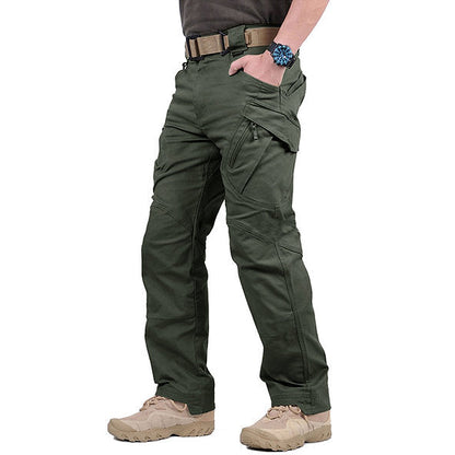 Grüne taktische Hose für Herren, robust, mit Taschen, ideal für Outdoor-Aktivitäten.