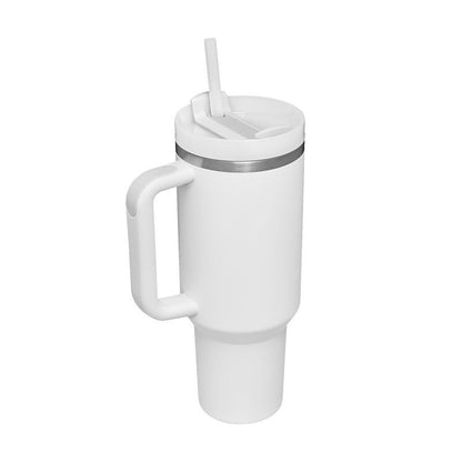 Weißer Thermobecher mit Henkel und Strohhalm, Edelstahl, isoliert, für heiße und kalte Getränke.