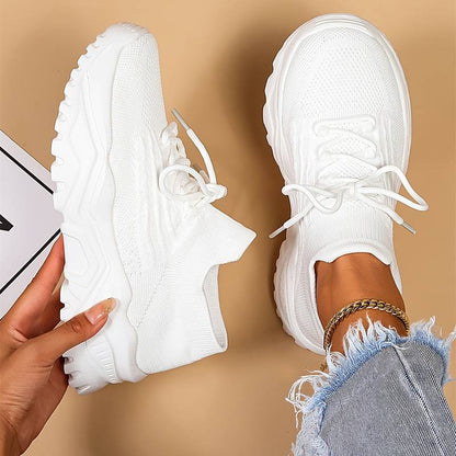 Weiße Damen-Sneaker, atmungsaktiv, Strickmaterial, sportlich, modisch, mit dicker Sohle.