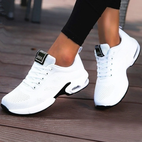 Weiße Damen-Laufschuhe, atmungsaktiv, leicht, für Outdoor-Sport und Freizeit.