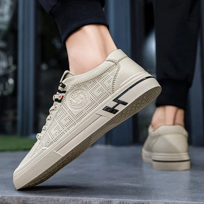 Herresneakers i perforerat läder med lätt konstruktion – Ethan