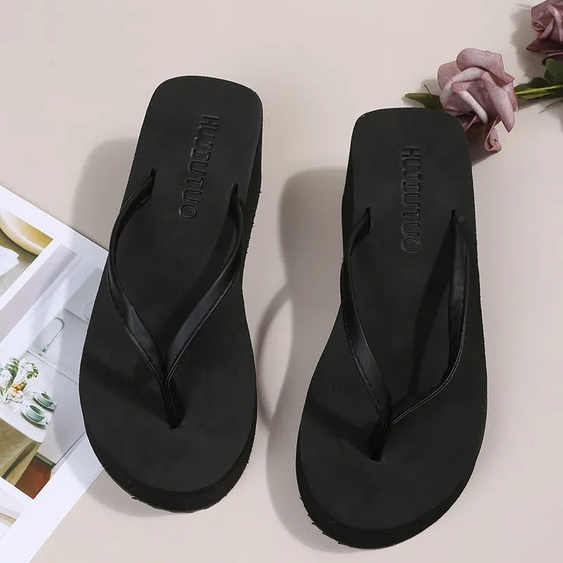 Damernas platåtofflor med clip-tådesign – Riviera