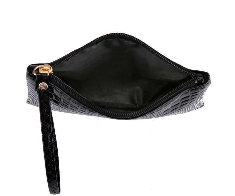 Schwarze Lederhandtasche mit Reißverschluss, Krokodilleder-Optik, Damenmode Accessoire.