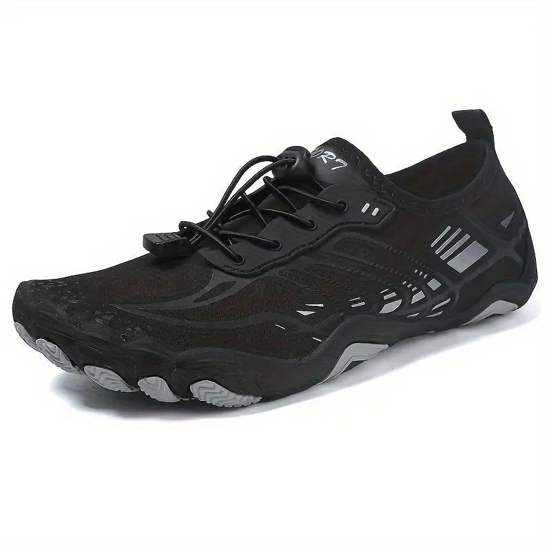 Schwarzer Barfußschuh mit Schnürung, rutschfeste Sohle, ideal für Outdoor-Aktivitäten.