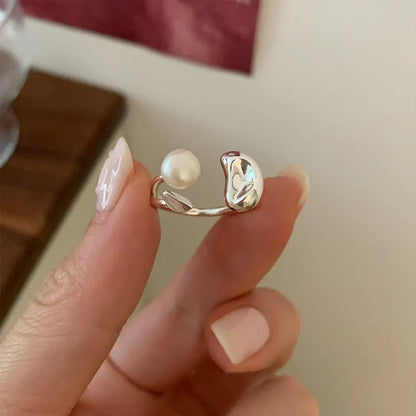 Silberner Ring mit Perle, verstellbar, minimalistisches Design, Modeschmuck für Damen.