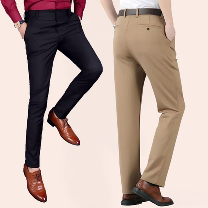 Zwei Herrenanzüge, schwarze und beige Hose, Business-Stil, elegante Lederschuhe.