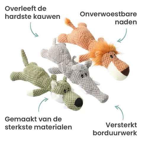 Vier robuste Hundespielzeuge aus Stoff, verstärkte Nähte, verschiedene Tierformen.