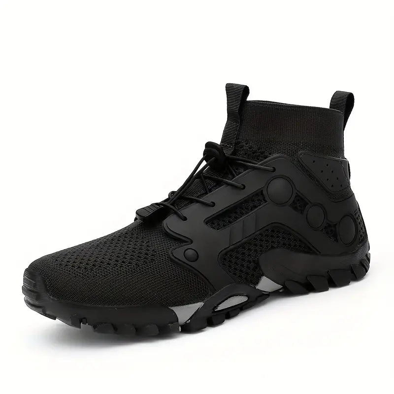 Schwarzer Herren-Sneaker, atmungsaktiv, rutschfest, sportlich, aus Mesh-Material.