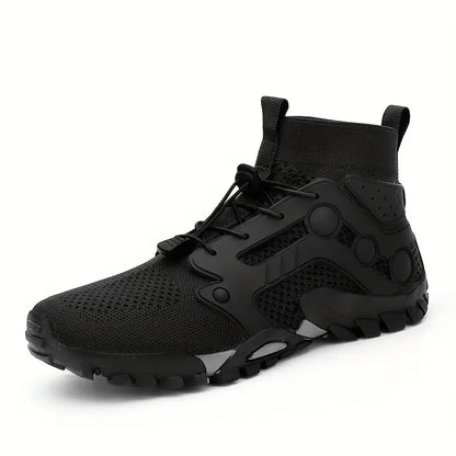 Schwarzer Herren-Sneaker, atmungsaktiv, rutschfest, sportlich, aus Mesh-Material.