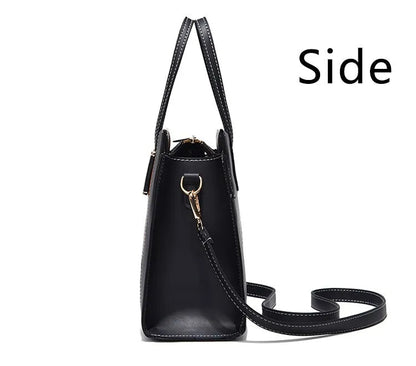Schwarze Ledertasche mit Schulterriemen, Seitenansicht, elegante Damenhandtasche.