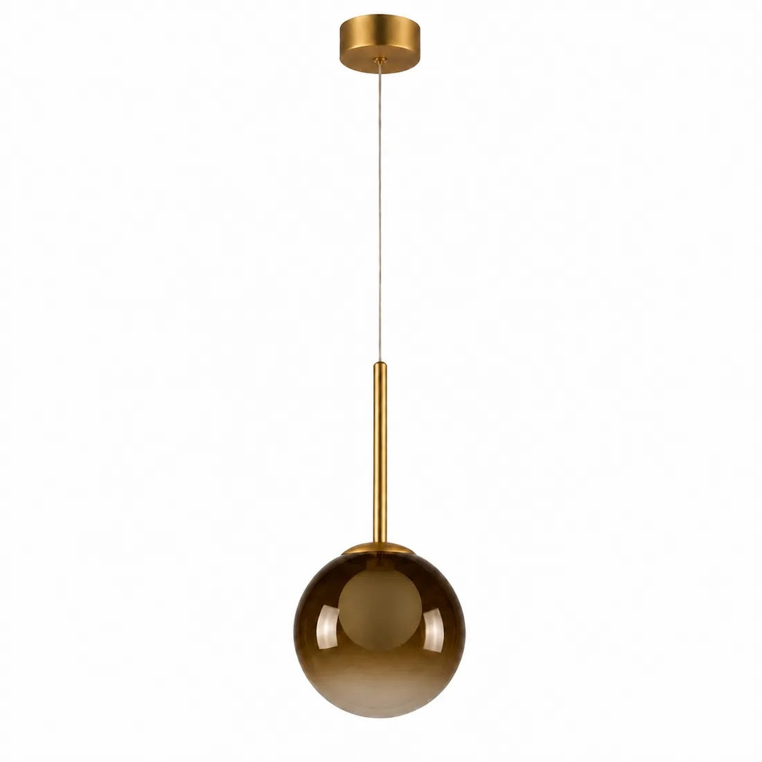 Bärnstensfärgad glasklotslampa med mässingsstav och takfäste, släckt, mot vit bakgrund 7