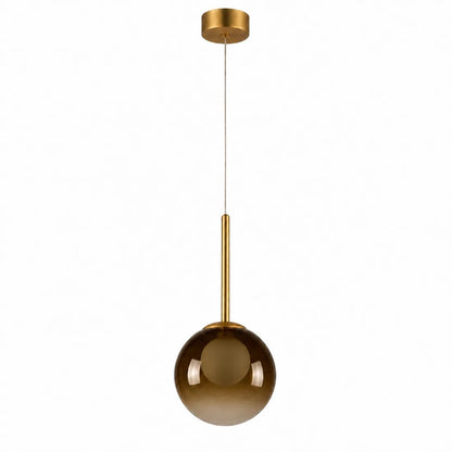 Bärnstensfärgad glasklotslampa med mässingsstav och takfäste, släckt, mot vit bakgrund 7