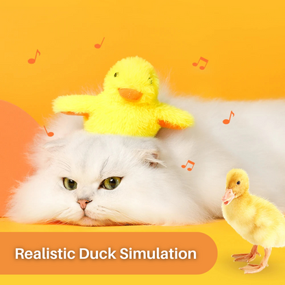 Plüschente Spielzeug auf weißer Katze, gelber Hintergrund, realistische Simulation, Musiknoten.