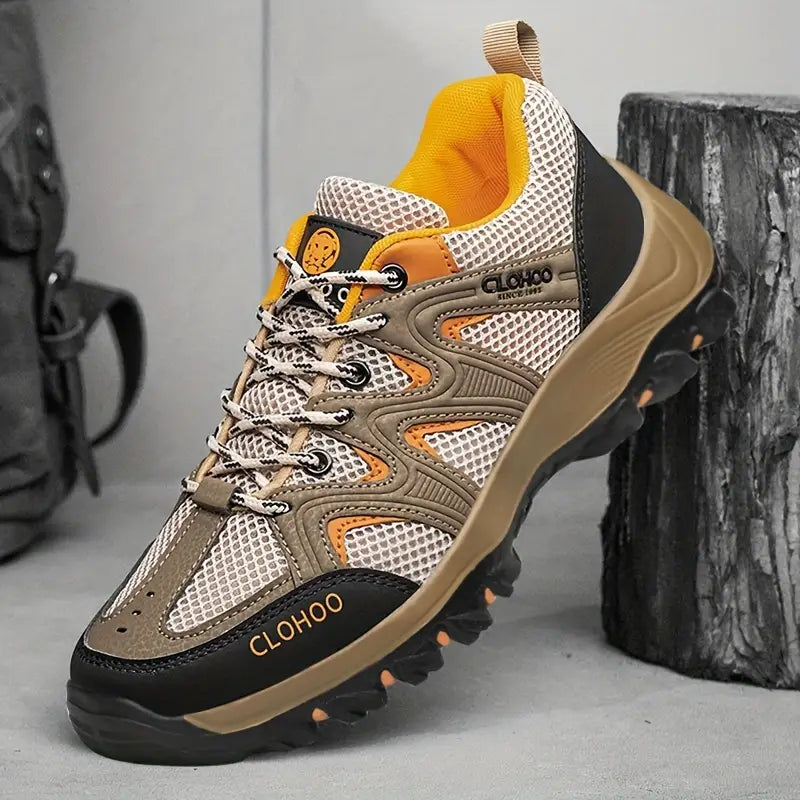 Brauner Wanderschuh mit Mesh-Obermaterial, rutschfeste Sohle, Outdoor-Sport, Herren.