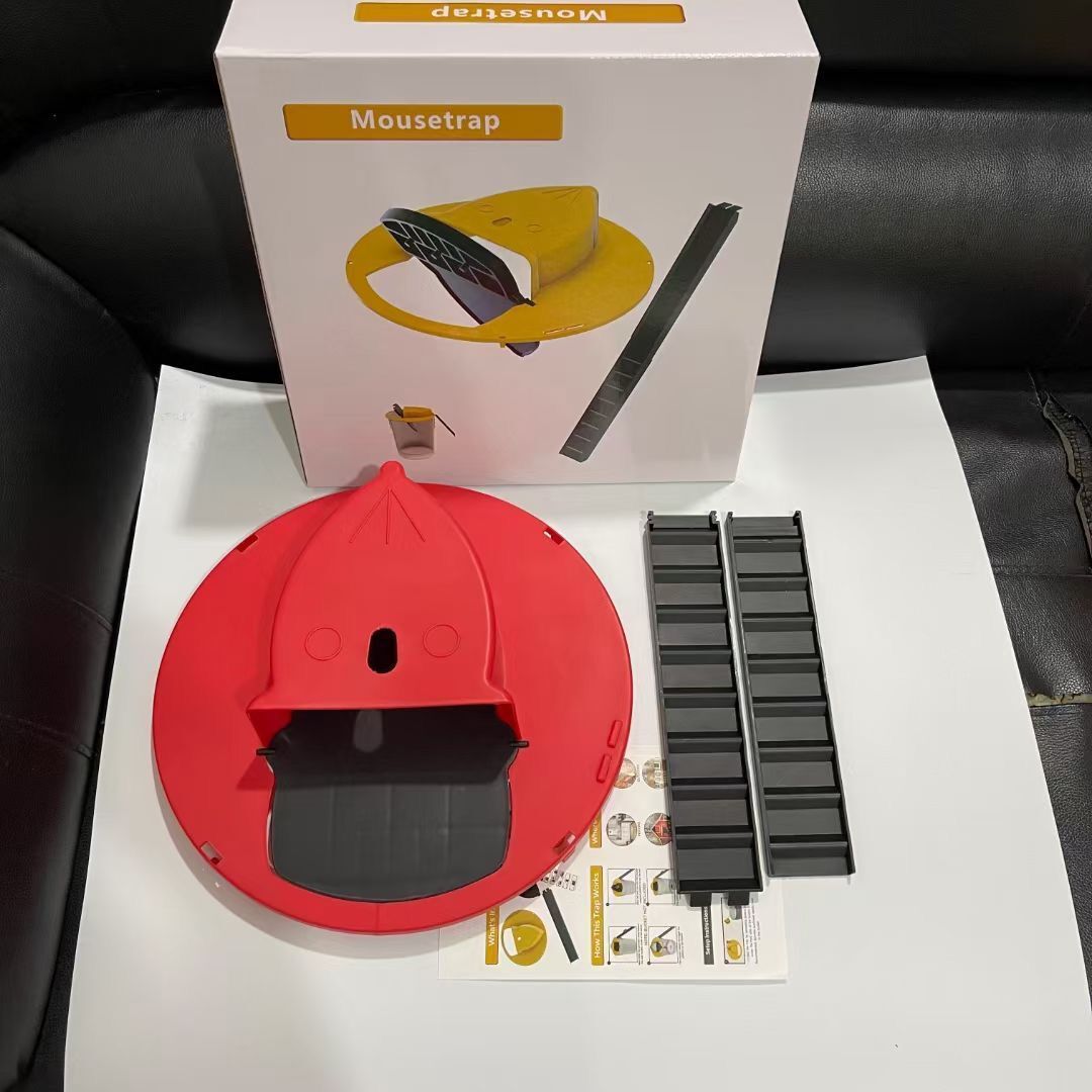 Rote Mausefalle aus Kunststoff mit Verpackung und Anleitung, effektiv für Schädlingsbekämpfung.