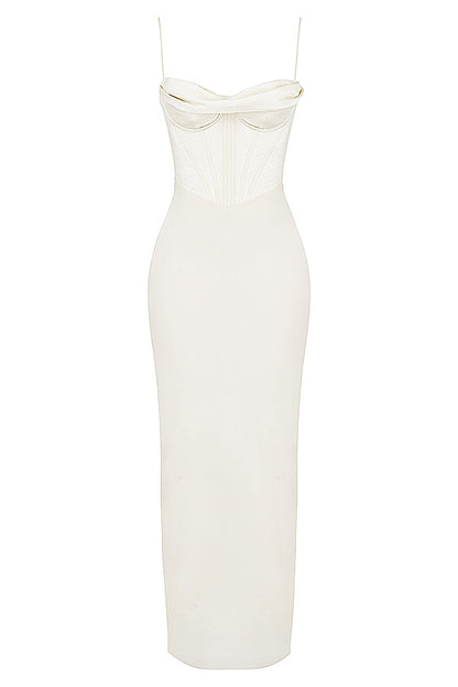 Weißes, schulterfreies Korsettkleid, figurbetont, elegantes Design, Abendmode, Damenbekleidung.