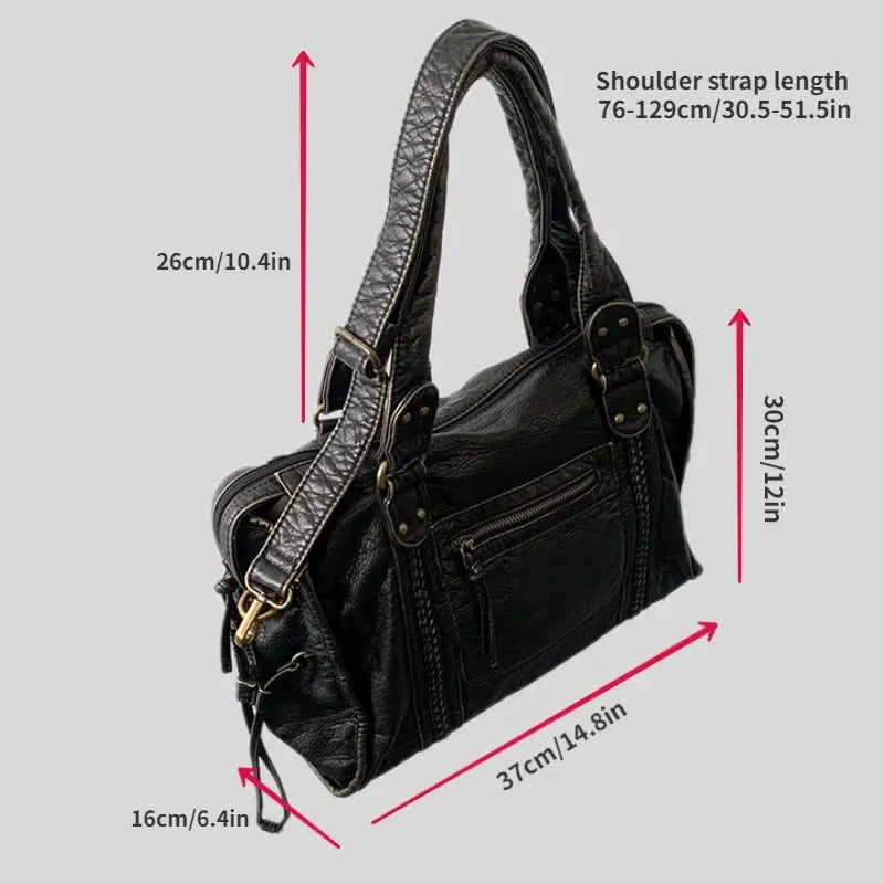 Schwarze Lederhandtasche mit Schulterriemen, Reißverschlusstaschen, Maße in cm und Zoll.