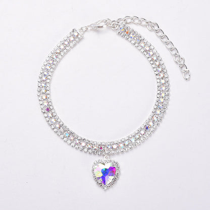 Silbernes Armband mit Herzanhänger, Strasssteine, verstellbar, eleganter Schmuck für Damen.