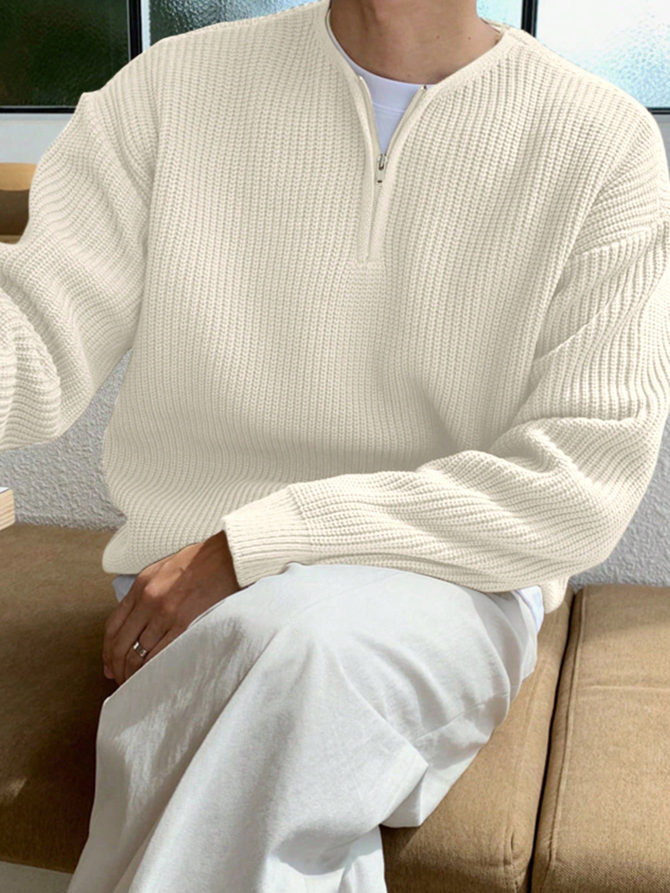 Weißer Strickpullover mit Reißverschluss, Herrenmode, gemütlich, lässig, Baumwolle.