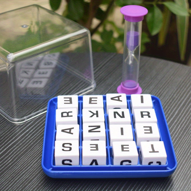 Buchstabenspiel mit Sanduhr, blaues Tablett, weiße Würfel, Lernspielzeug, Wortspiel.