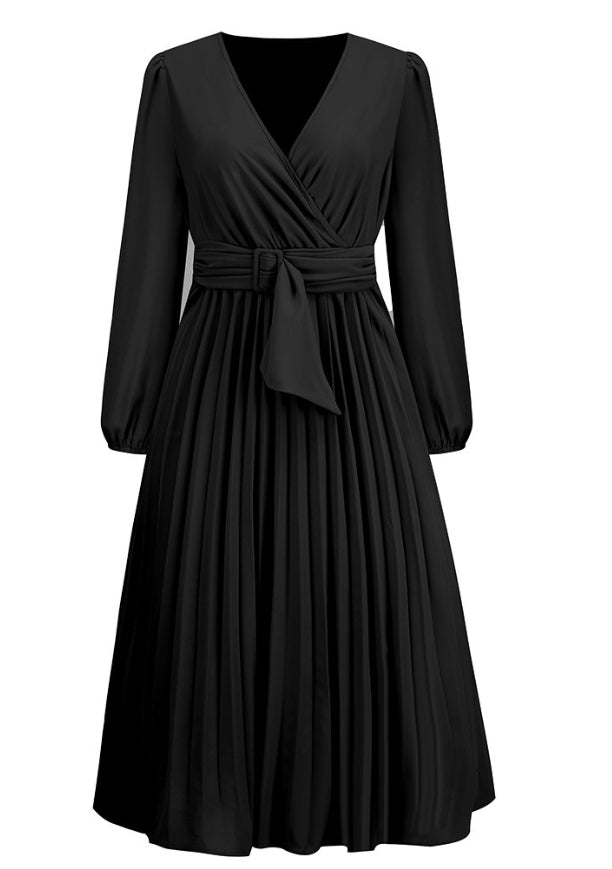 Schwarzes langärmeliges Wickelkleid, Plissee, elegantes Design, Damenmode.