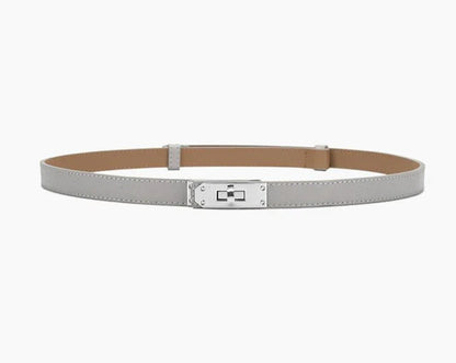 Grauer Ledergürtel mit silberner Schnalle, modisches Accessoire für Damen, elegant und stilvoll.