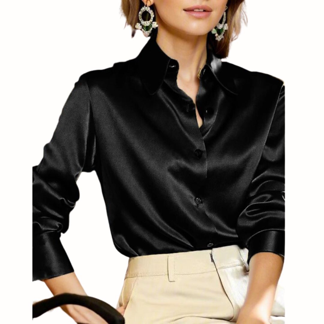 Frau in schwarzer Seidenbluse, elegante Mode, lange Ärmel, Knopfleiste, stilvolle Kleidung.