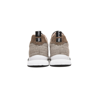 Beige Sneaker aus Wildleder, rutschfeste Sohle, sportlich, bequem, für Damen und Herren.