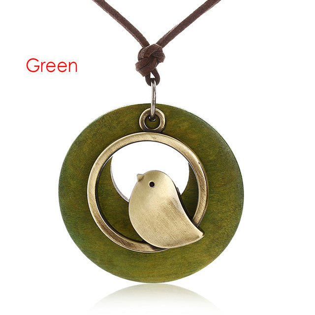 Grüner Vintage-Lederanhänger mit Vogelmotiv, handgefertigt, für Männer und Frauen.