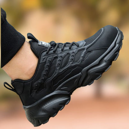 Schwarzer Herren-Sneaker, atmungsaktiv, rutschfest, ideal für Outdoor-Aktivitäten.