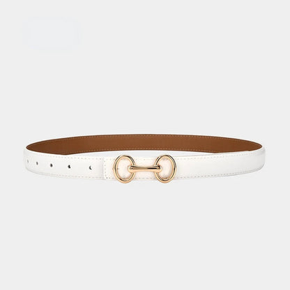 Weiße Ledergürtel mit goldener Schnalle, modisches Accessoire, Damenmode.
