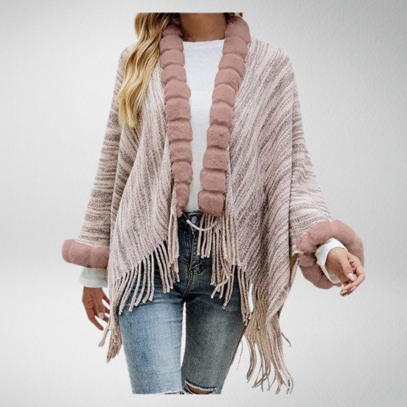 Damen Strickponcho mit Fransen, beige-rosa, weiches Material, modisch, Herbstmode.