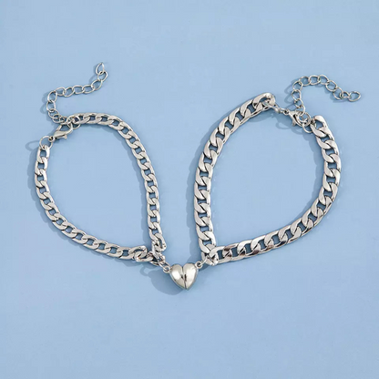 Silberne Halskette mit Herzanhänger, Kettenglied-Design, verstellbar, modisch, Damenaccessoire.