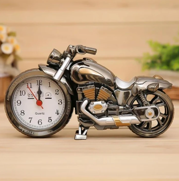 Silberne Motorrad-Tischuhr, Quarz, dekorativ, Retro-Design, Wohnzimmer-Dekoration.