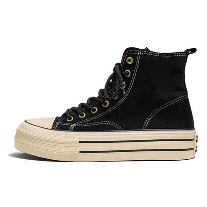 Schwarzer High-Top-Sneaker aus Wildleder mit Plateau-Sohle, beige Akzente, modisch, unisex.