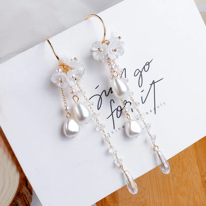 Elegante Ohrringe mit weißen Perlen und Kristallen, Blumenmotiv, handgefertigt, Hochzeitsschmuck